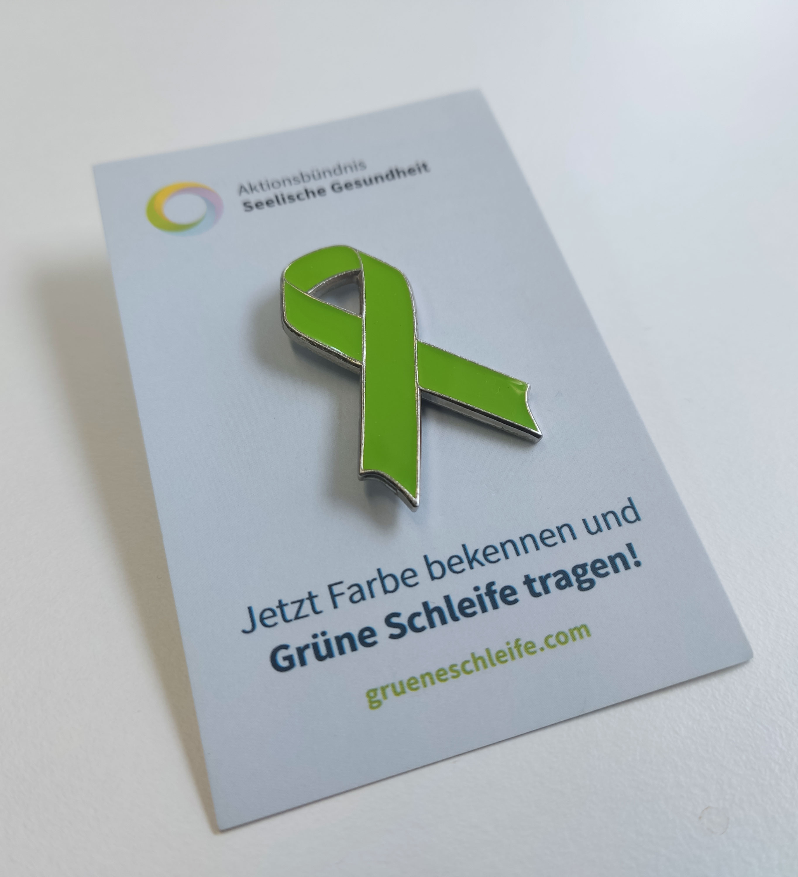 Foto vom Anstecker „Grüne Schleife“